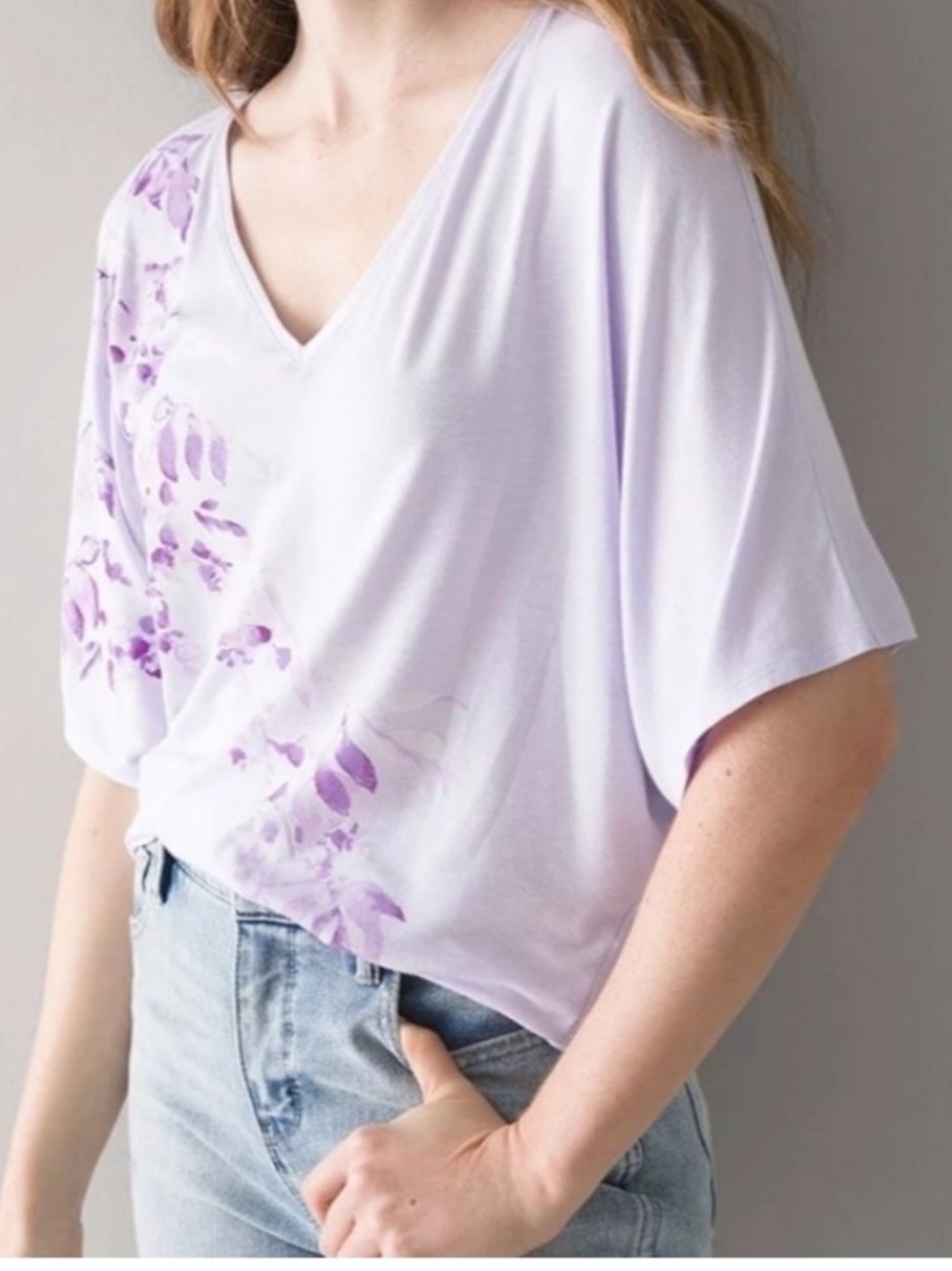 White House Black Market Lavender V-Neck Short Sleeve Top